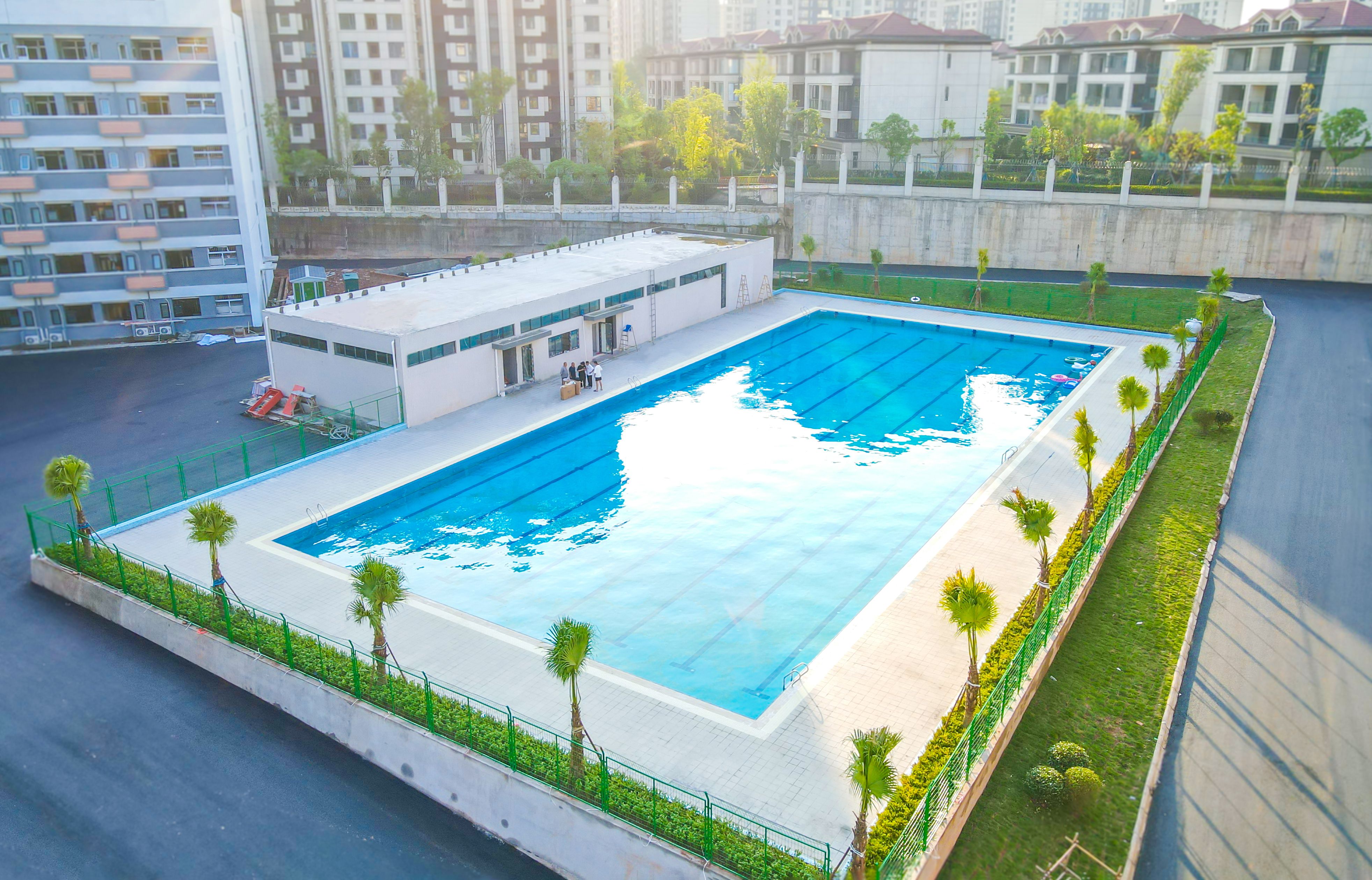 游泳池.jpg